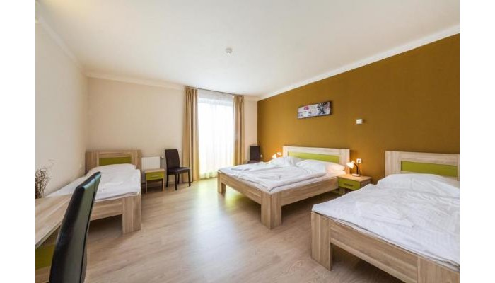 Nad Královnou Hotel & Restaurant poza 9