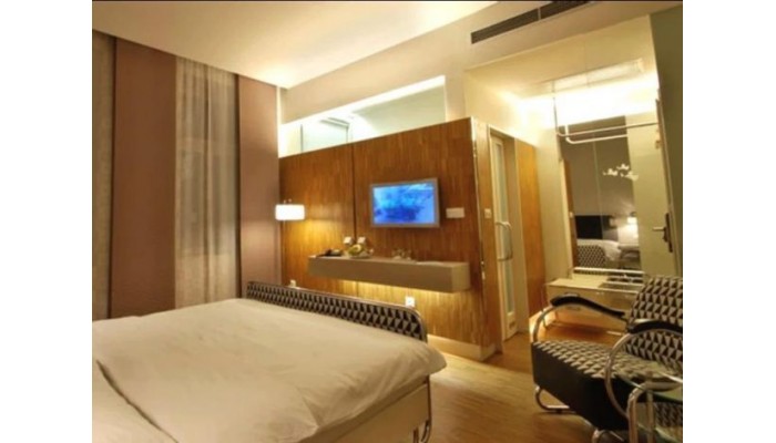 Three Crowns Hotel poza 3