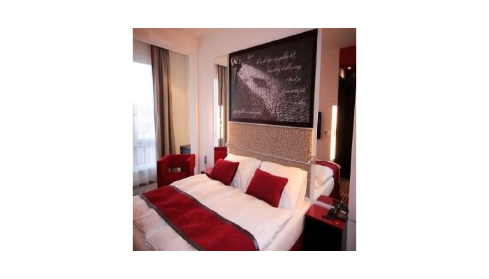 Red And Blue Design Hotel poza 0